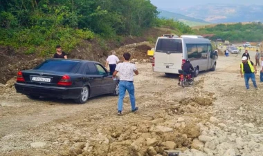 Sürüşmə olan yolda hərəkət bərpa edildi - YENİLƏNİB - FOTO