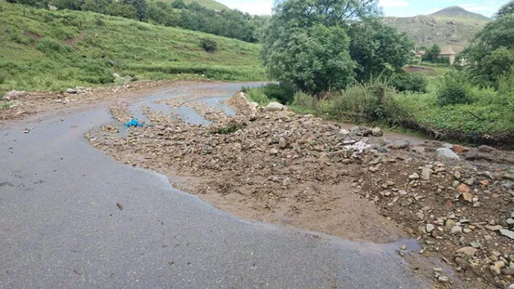 Sel aparan gəncin FOTOsu