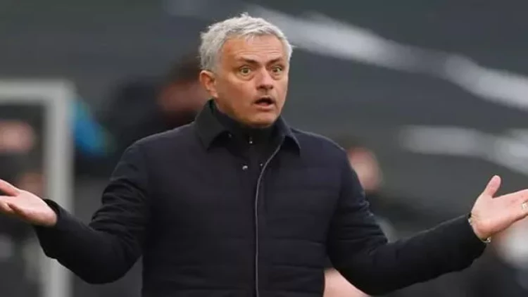 Mourinyo on oyunluq cəzalandırıldı
