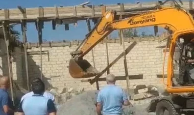 Gəncədə qanunsuz tikinti işlərinin qarşısı alındı - FOTO