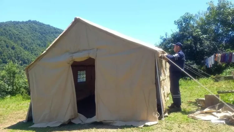 Lerikdə evləri qəzalı olan sakinlər çadıra köçürülüb