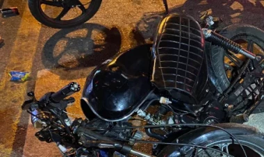 Motosiklet avtomobilə çırpılıb, xəsarət alan var - FOTO