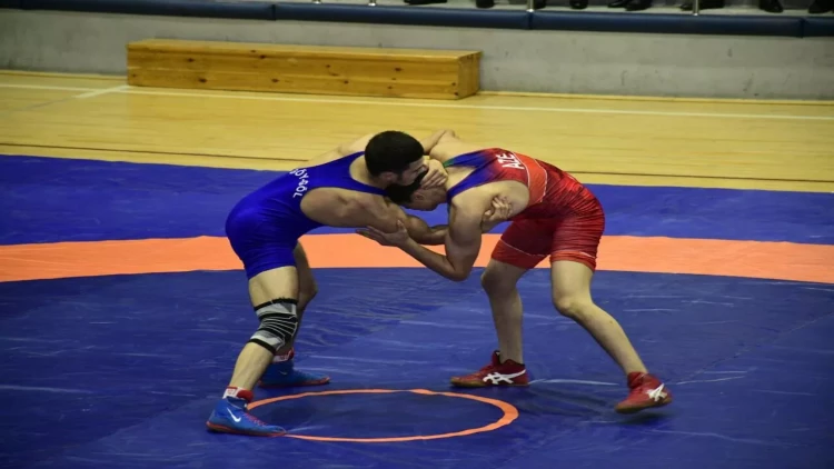 Üç güləşçimiz Avropa çempionatının finalına vəsiqə qazanıb