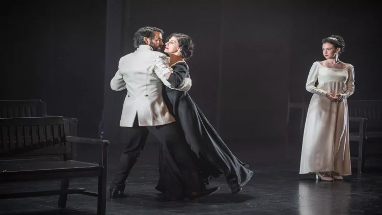 Rimas Tuminasa məxsus “Anna Karenina” Bakını valeh etdi: Tolstoyun dünya şah əsəri BİAF 2025 səhnəsində canlandı - FOTO