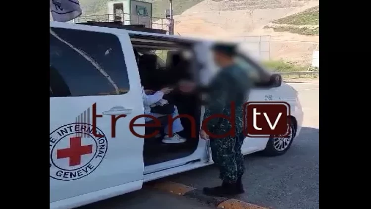 Qarabağın erməni sakinləri BQXK maşınları ilə Laçın sərhəd-buraxılış məntəqəsindən keçdi - VİDEO