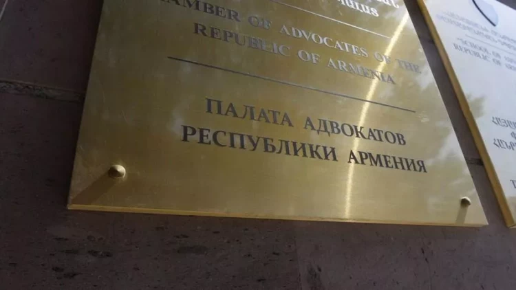 Ermənistanda vəkillər etiraz aksiyasına başladı