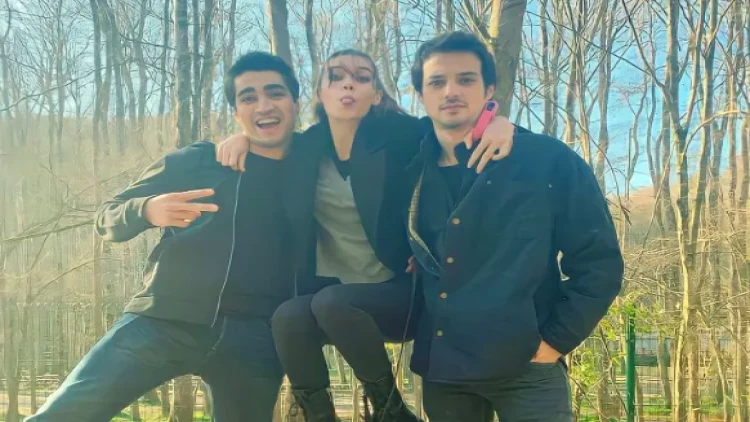 Sevgilisinin dostu ilə eşq yaşayan Afradan bikinili FOTOlar