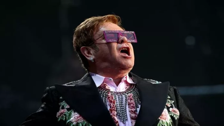 Elton Con vətənində son çıxışını edib