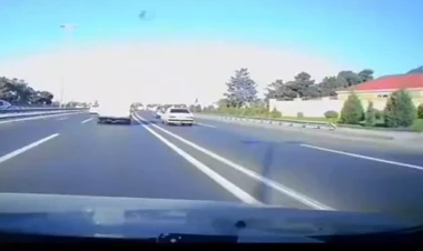 Aeroport yolunda baş verən qəzanın görüntüləri yayıldı - VİDEO