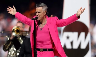 Dünya şöhrətli müğənni kor ola bilər