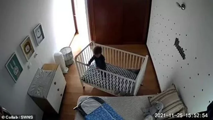 Uşağın bu hərəkəti görənləri şoka saldı - Beşikdən belə qaçdı - VİDEO