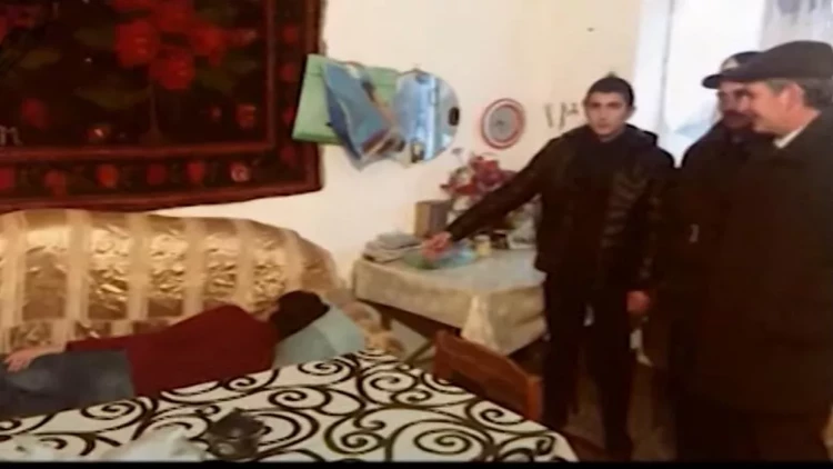 16 yaşlı yeniyetmə anasını yatdığı yerdə... - Bakıdakı QƏTLİN TƏFƏRRÜATI - FOTO