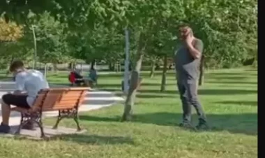 Parkda oturan oğlan qıza görə özünü biabır etdi - Sosial test - VİDEO