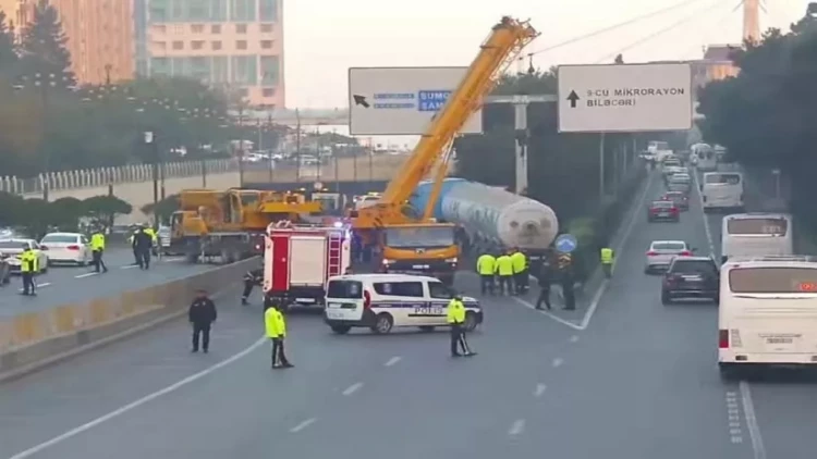 Bakıda ağır qəza - Hərəkət məhdudlaşdırıldı