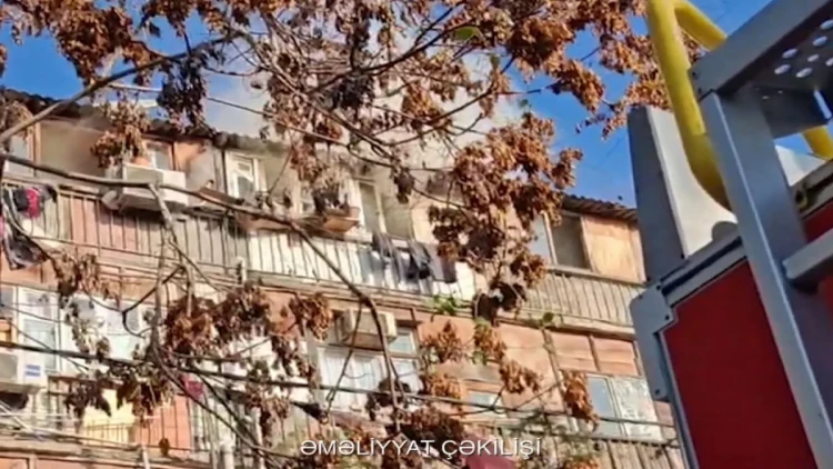 Bakıda yataqxanada yanğın, təxliyə edilənlər var - VİDEO