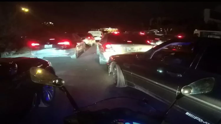 Bakıda bu yolda piyadalar maşınlardan 