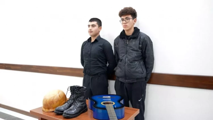 Şəhid məzarlarından oğurluq edən şəxslərin görüntüləri - VİDEO