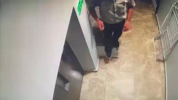 Arvadını tapmaq üçün verlişə gəldi, oğlunun dostu ilə oteldə yaxaladı - FOTO