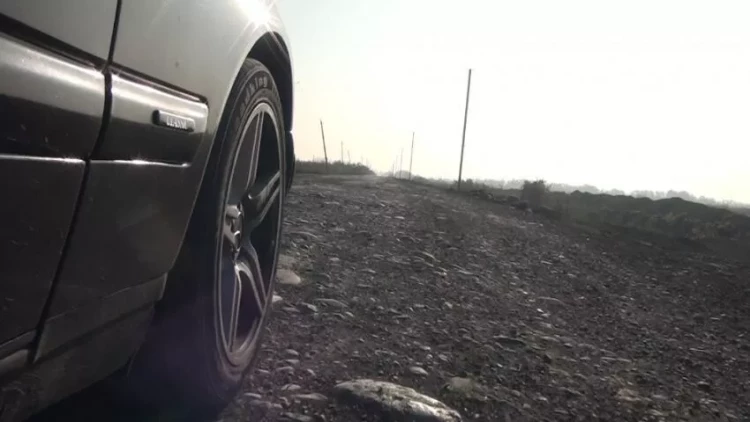 Taksi sürücüləri bu yolun hər kilometrinə 1 manat tələb edirlər - VİDEO