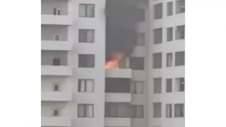 Bakıda çoxmərtəbəli binada yanğın söndürülüb - YENİLƏNİB - VİDEO