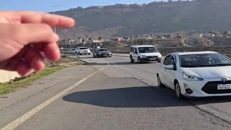 Bakıda yolda təhlükəli vəziyyət - Qəza riski var - VİDEO