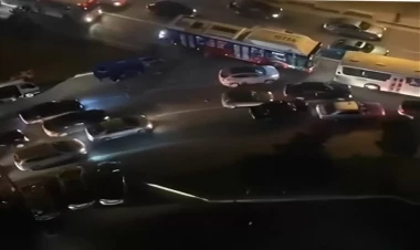 Bakıda taksi sürücüsü təhlükə saçdı: Ətrafdakı maşınları əzdi - ANBAAN VİDEO