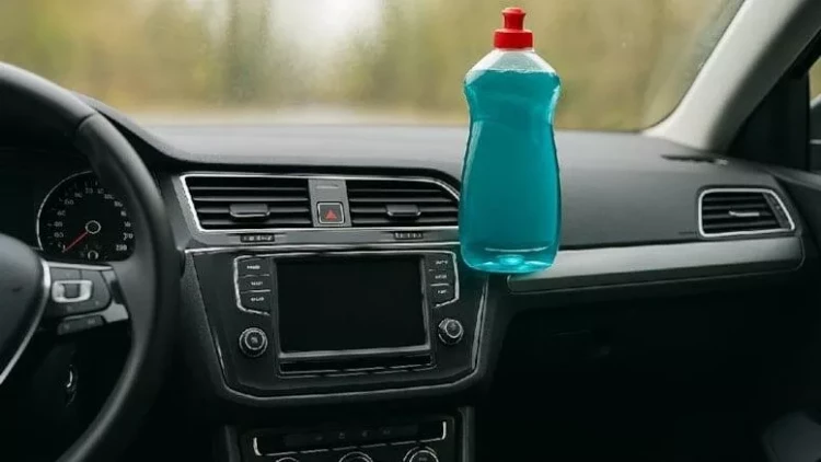 Avtomobilin şüşəsinə qabyuyan maye çəkin - səbəb