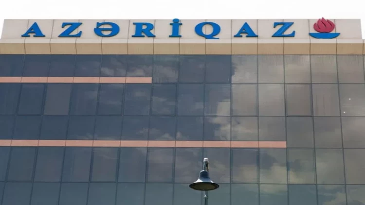 Yasamalda abadlıq işləri narazılıq yaratdı: “Qaz xətlərinin üstündən yük maşınları keçir”