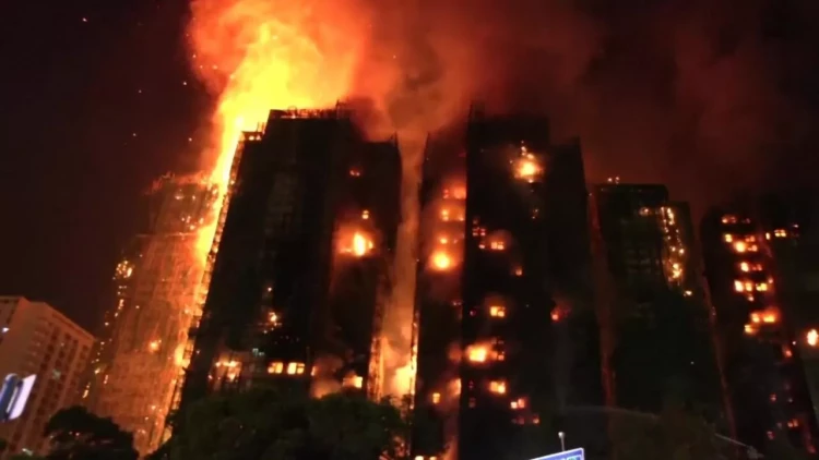 Honkonqda binada güclü yanğın - Çox sayda ölən və yaralanan var - VİDEO