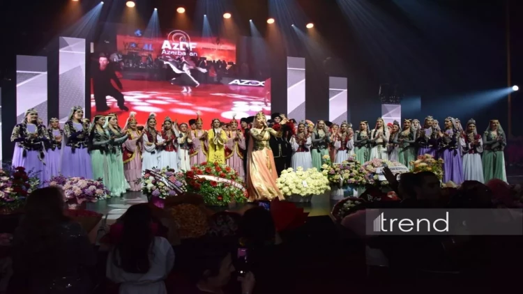 Heydər Əliyev Sarayında Təranə Muradovanın möhtəşəm yubileyi – alqışlar altında rəqs bayramı və çiçək dəryası - FOTO