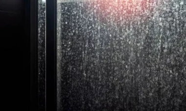 Ərpdən matlaşan duş kabinləri üçün təbii həll - Şüşələr güzgü kimi olur