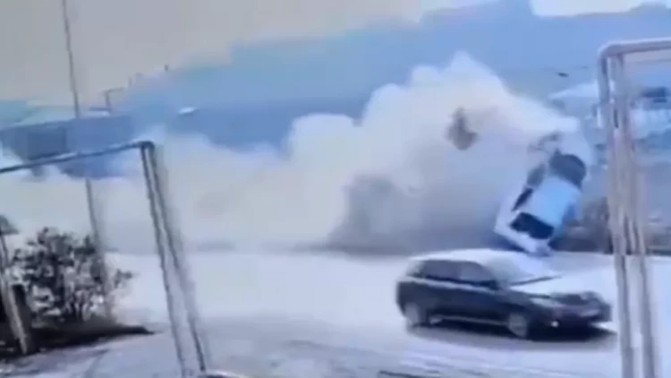 Bakıda dəhşətli qəza: Sürücü avtomobildən uçdu - ANBAAN VİDEO