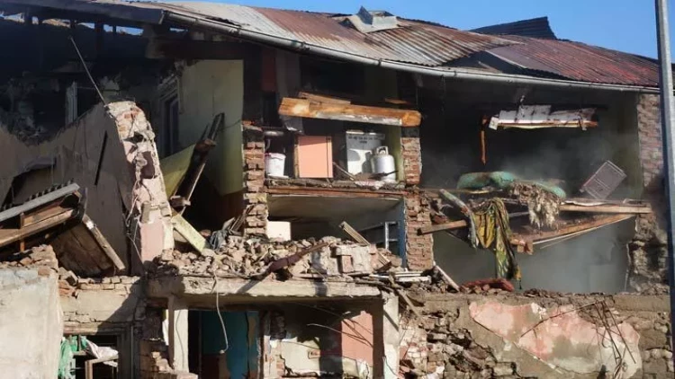 Türkiyədə partlayış: İki ev çökdü, xəsarət alan var - FOTO
