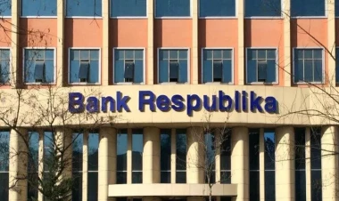 Bank Respublikanın vəzifəli şəxsi işdən çıxdı - FOTO