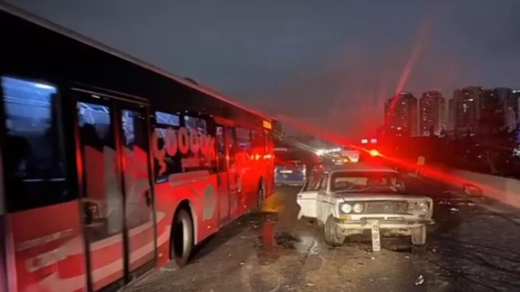 Nasaz avtomobil zəncirvari qəzaya səbəb oldu - VİDEO