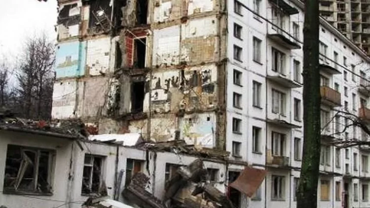 Bakıda qəzalı binalar təhlükə yaradır – Söküntü başlayır