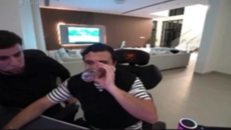 Azərbaycanlı bloqer canlı efirdə DÖYÜLDÜ - ANBAAN VİDEO