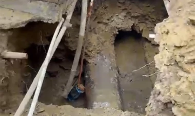 Həyətindəki qazıntıdan narazı olan sakinə cavab - “O tikinti sökülməlidir” - VİDEO