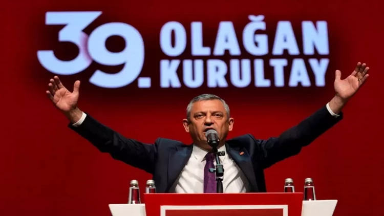 Özgür Özel yenidən CHP sədri seçildi - FOTO