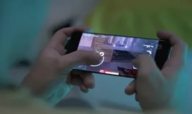 Məktəblilər təhlükə saçan oyunlara necə qoşulmalarından DANIŞDILAR - VİDEO