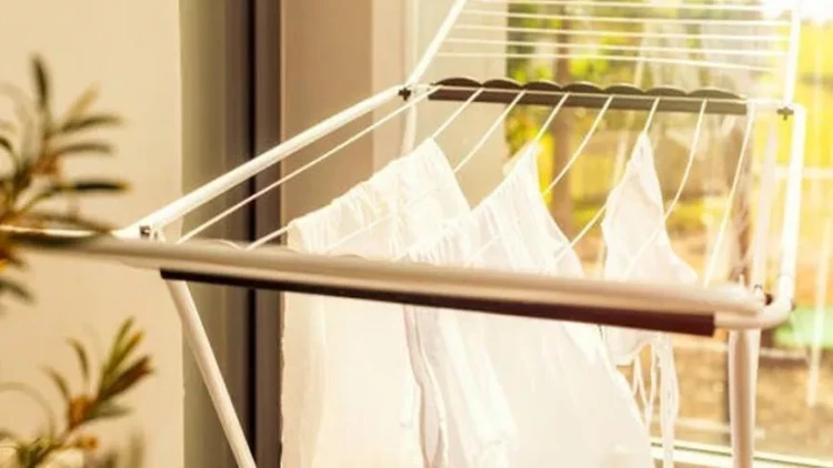 Ağ paltarların rəngini bərpa edən yuma üsulu: Yuyucu toza ehtiyac yoxdur