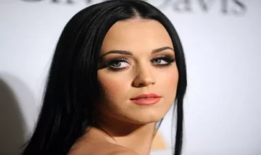 Keçmiş baş nazirlə sevgili olduğunu bu FOTO ilə elan etdi