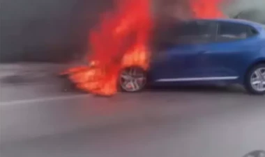 Türkiyəli futbolçunun maşını hərəkətdə olarkən alışdı - VİDEO-FOTO