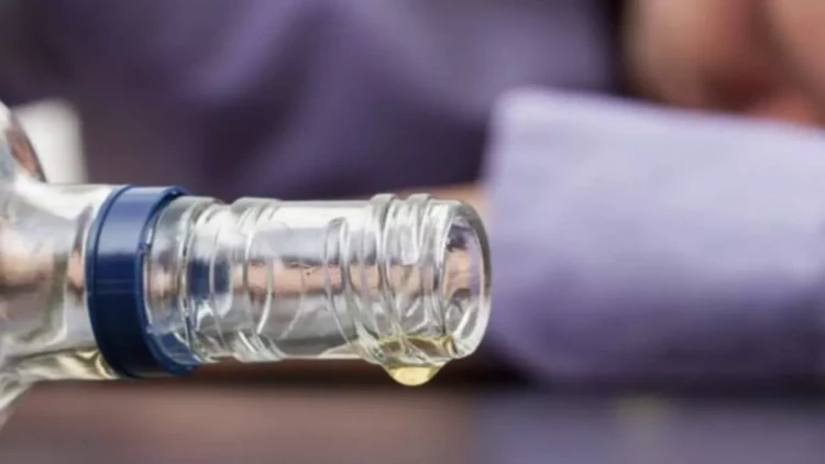 Bakıda səhvən sirkə turşusu içən kişi öldü