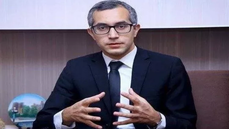 Kamran Əsədova cinayət işi açıldı - Abituriyentlərə cavabları belə ötürürmüş