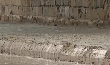 Bakının mərkəzində torpaq sürüşməsi riski - VİDEO