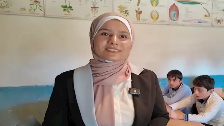 Kəndinə ilk ali təhsilli qadın kimi qayıtdı... - VİDEO