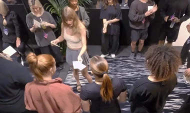 Komandasının hər üzvünə 100 min dollar bonus payladı - VİDEO