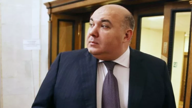 Rusiyada əmlakları alınan deputat axtarışa verildi