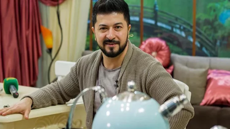 Aparıcının müğənnilərə dediyi söz QINANDI: “Bunları aparasan bağa, gətirməyəsən” - VİDEO